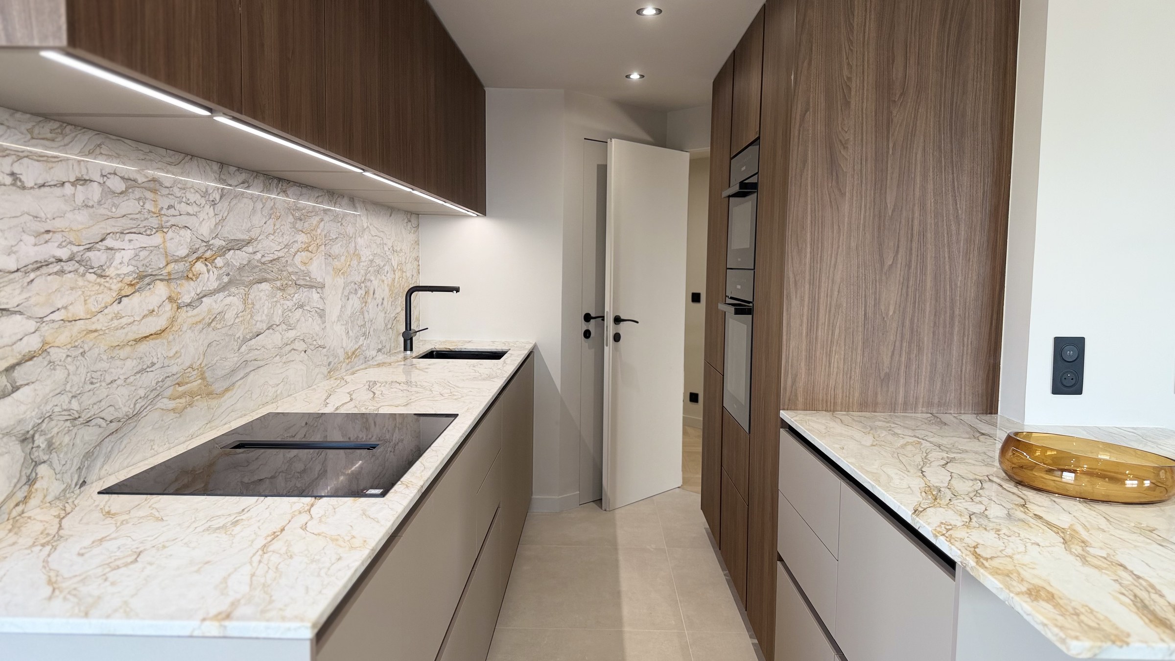 57-30 A · cuisine, vue 2